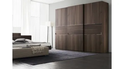 Armadio con ante in legno