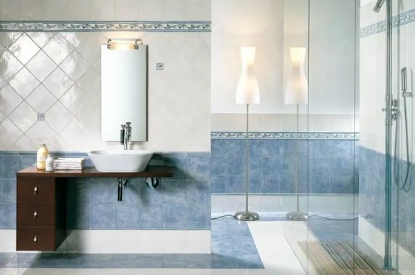 Esempio di bagno arredato con complementi e accessori Leroy Merlin