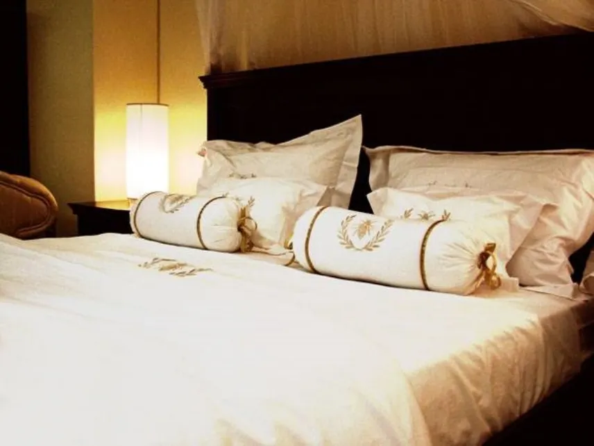 letto classico in pelle