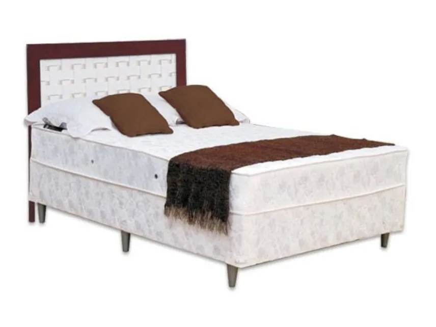 letto in pelle bianco e marrone