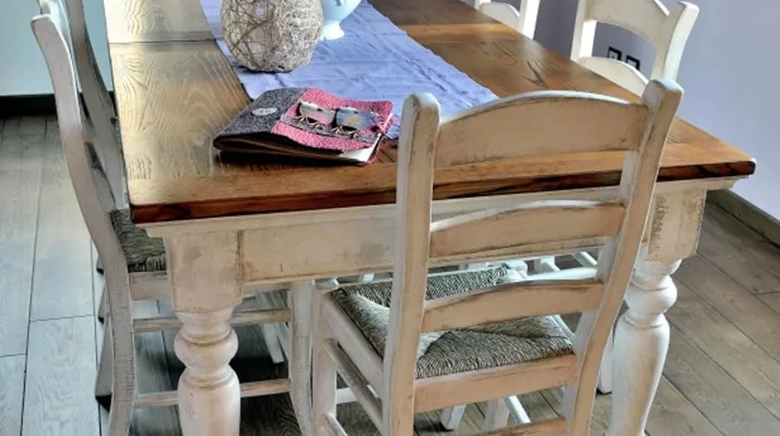 Tavolo e sedie di Art & Arredo