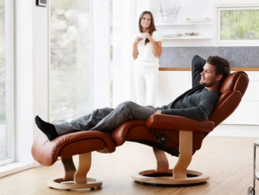 poltrona stressless in pelle marrone