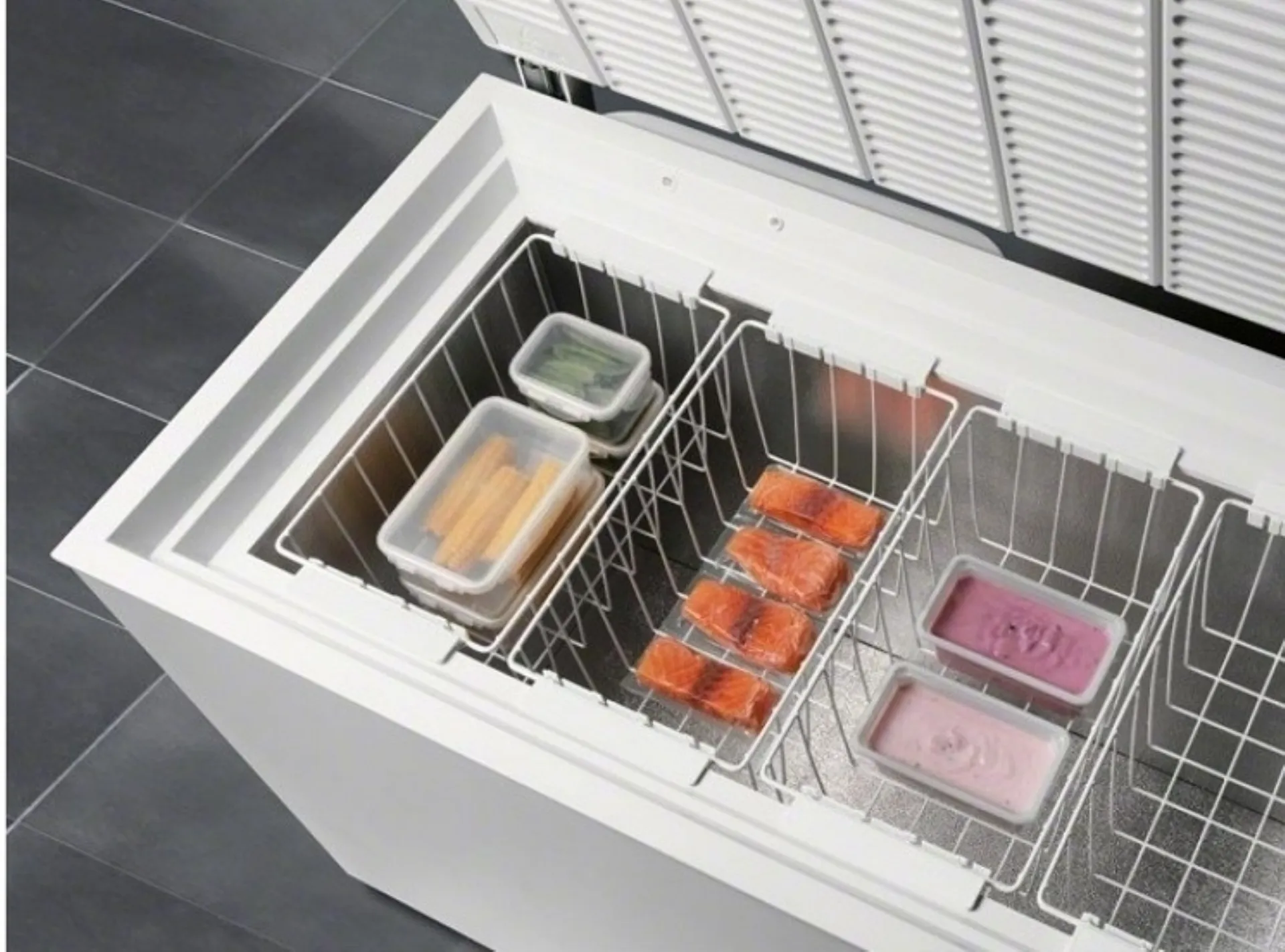 Come integrare un congelatore a pozzetto in una cucina esistente?