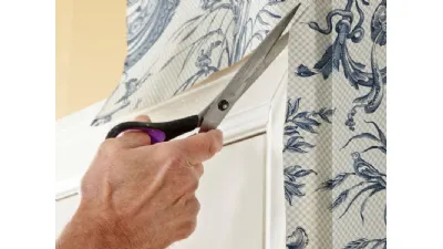 Come posare la carta da parati contorno finestre e porte
