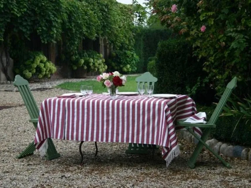 tavola in giardino
