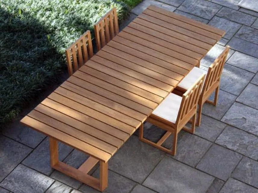 tavolo in legno esterno