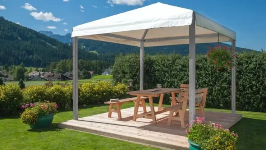 Gazebo quadrato in larice di Pircher Oberland