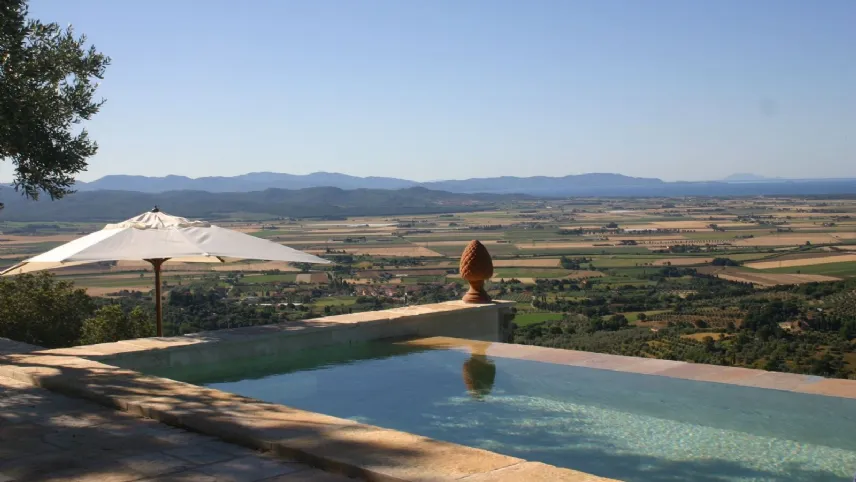Piscina in pietra naturale di Gh Lazzerini