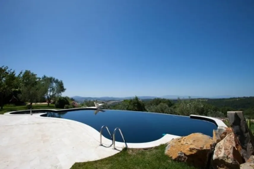 Piscina interrata in giardino