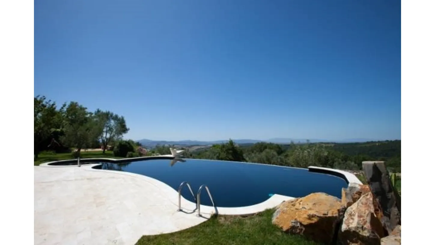 Piscina interrata in giardino