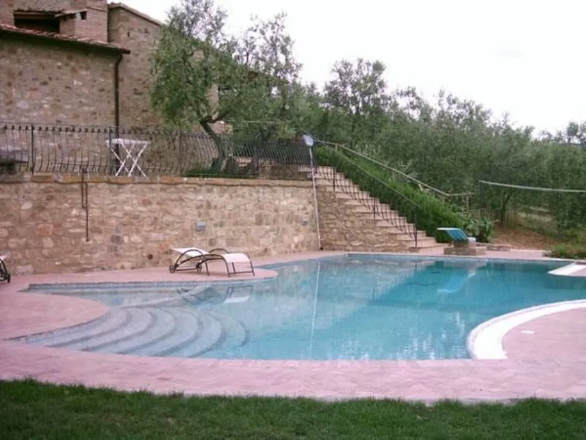 Piscina prefabbricata in vetroresina