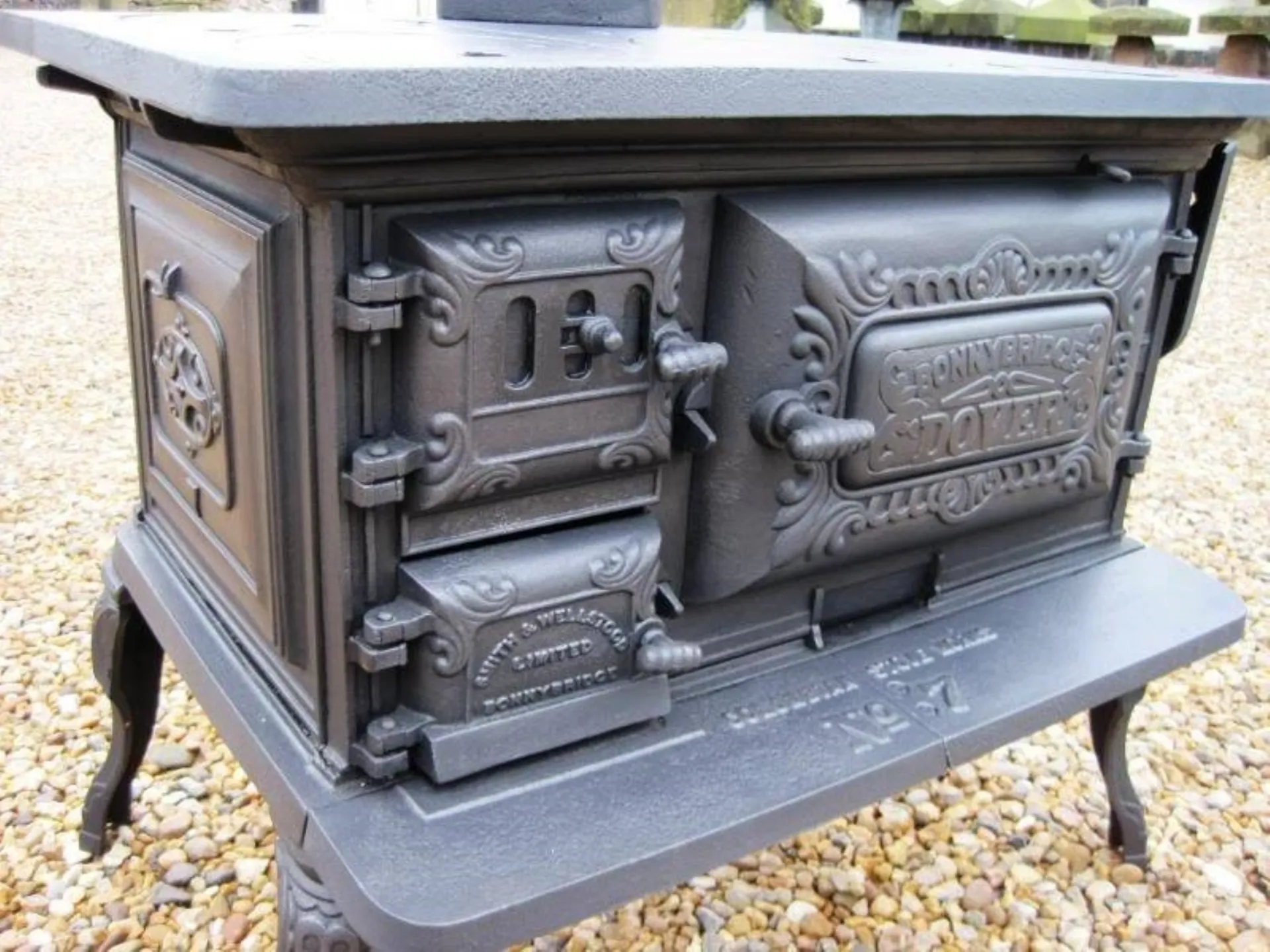 Купить духовку чугунную. Cast Iron Stove печь. Чугунная печь антик. Печь Anne 1922 чугунная. Старинная печь Taunton Iron.