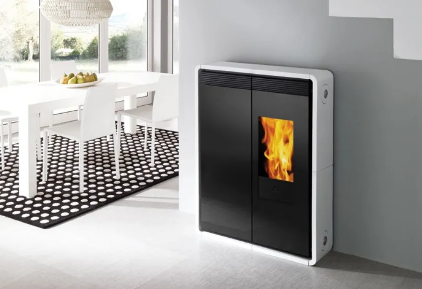 Termostufa a pellet dal design contemporaneo