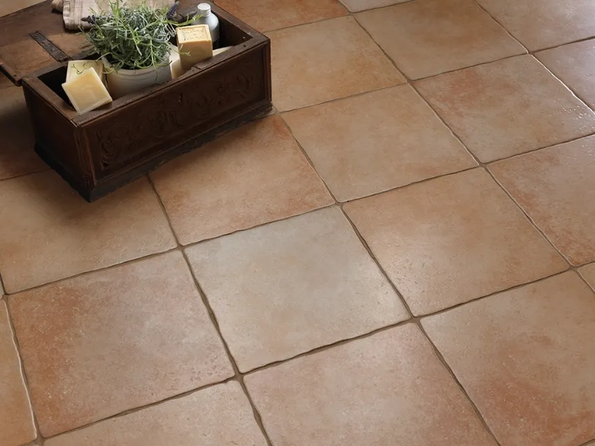 Pavimento con rivestimento Antica Toscana di Ceramiche Rondine